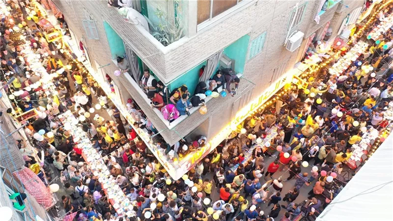 مائدة إفطار المطرية.. نموذج للتكافل الاجتماعي في شهر رمضان بالقاهرة