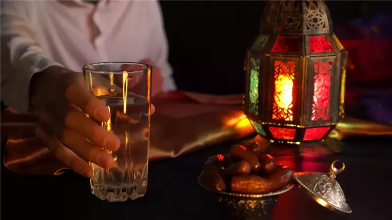 مشروب رمضان الذهبي.. مزيج منقوع التمر بالمانجو لصحة مثالية