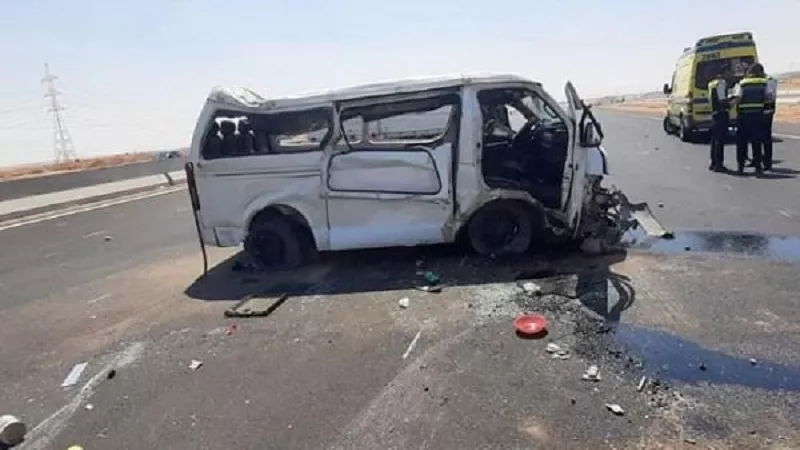 تصادم مروع في أسيوط.. مصرع شخص وإصابة 6 آخرين في انقلاب ميكروباص