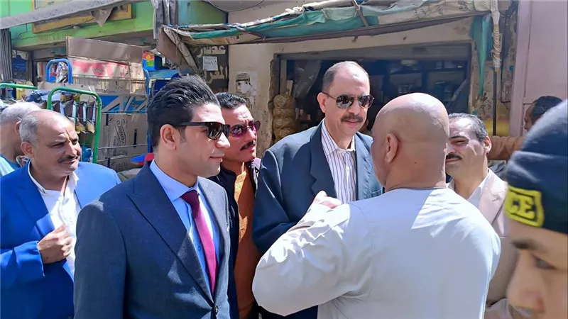 محافظ سوهاج يجري جولة ميدانية مفاجئة بمركز دار السلام لمتابعة الخدمات