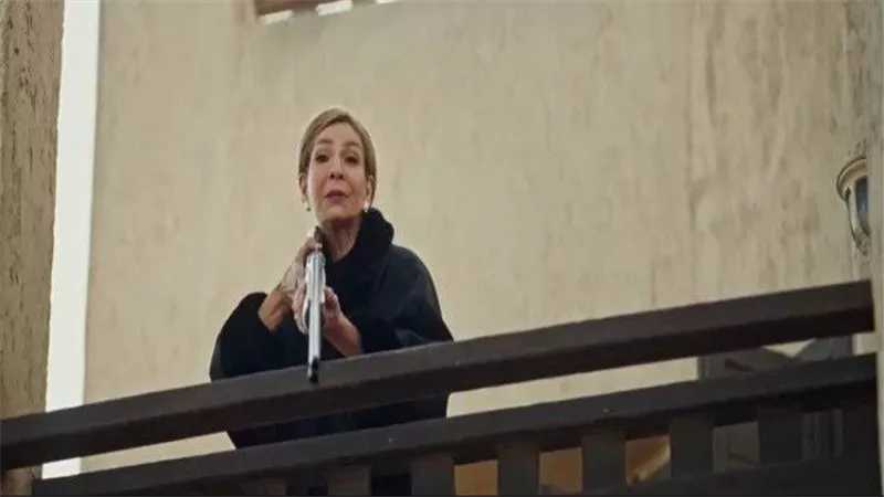 مسلسل نص الشعب اسمه محمد الحلقة الثالثة.. والدة عصام عمر تستقبله بالنار ومشروع رانيا يوسف ينهار