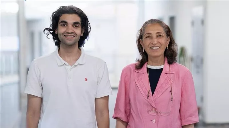 تليفر للإدارة باوتاوا كندا تكرم طالب جامعة مصر للمعلوماتية المتفوق مهند شعبان