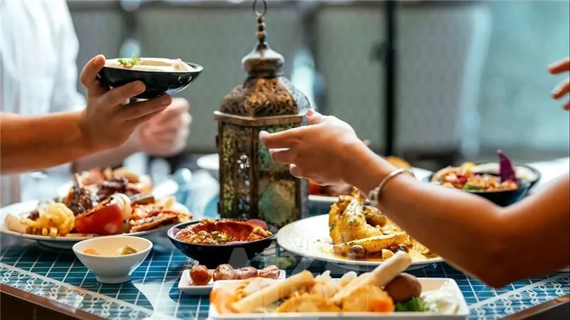 أطعمة ومشروبات تساعدك على تحسين النوم بعد السحور.. جربها الآن