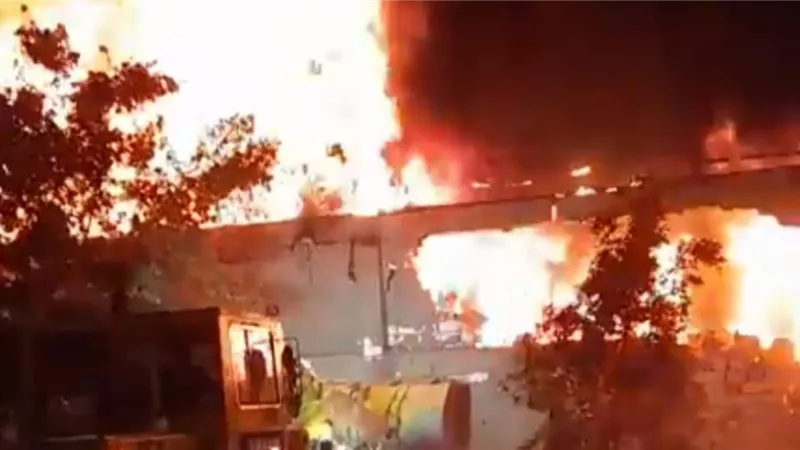 حريق مخزن المنيا.. التفاصيل كاملة من قلب عروس الصعيد