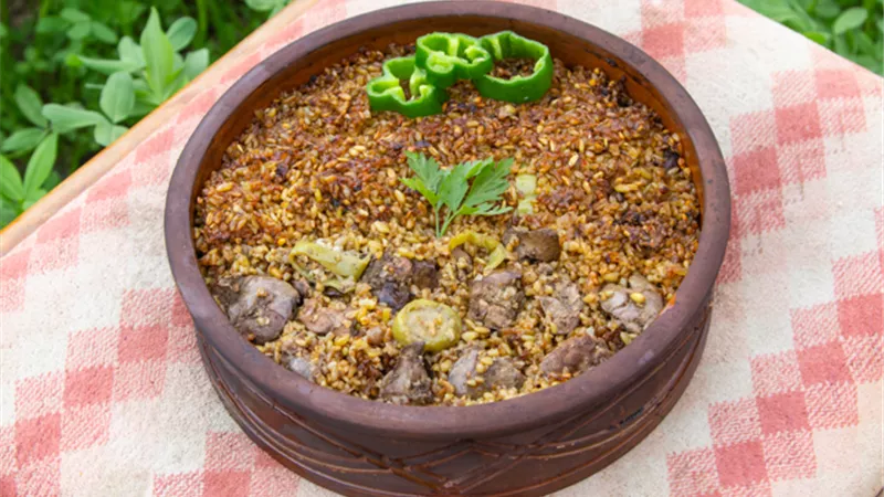 أفكار فطار رمضان 2025 .. طريقة عمل طاجن فريك بالكبد والقوانص وسلطة الشمندر