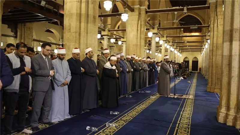 موعد أذان المغرب اليوم 19 رمضان ومواقيت الصلاة في المحافظات