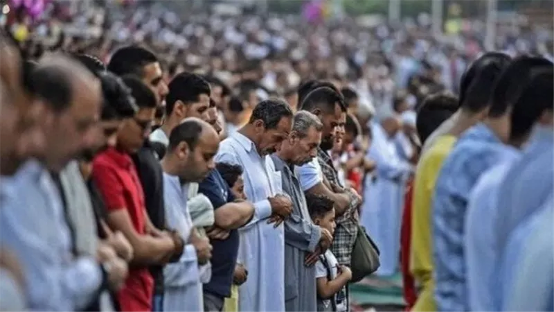 موعد صلاة عيد الفطر المبارك والإجازة وعدد أيامها 2025