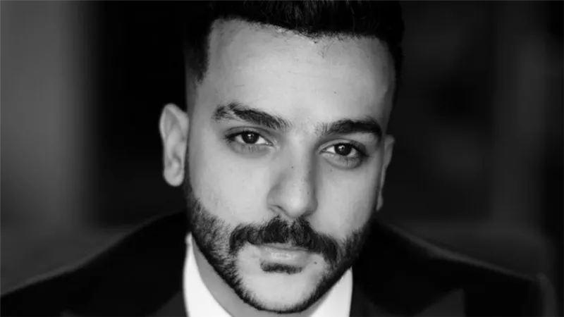 البلوجر عبدالله التركي ينتهك حرمة الحرم المكي ويضع نفسه تحت طائلة القانون