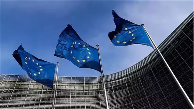 الإتحاد الأوروبي يدرس تخفيض المزيد من العقوبات المفروضة على سوريا