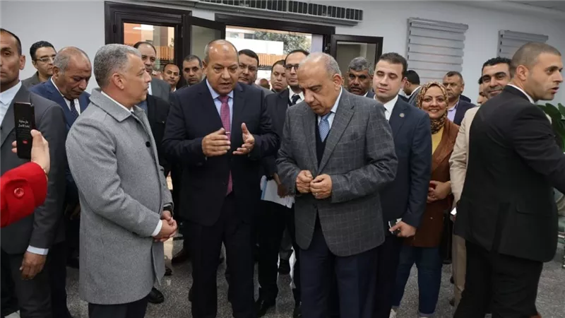 كواليس افتتاح وزير الكهرباء مركز الطباعة والإصدار بشركة القناة للتوزيع