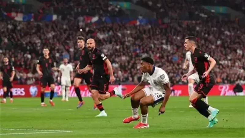 لويس سكيلي يدخل التاريخ مع منتخب إنجلترا بعد هدفه في شباك ألبانيا