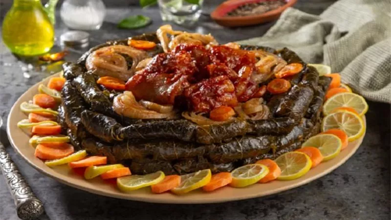 أفكار فطار 22 رمضان.. طريقة عمل طاجن ورق العنب باللحمة خطوة بخطوة