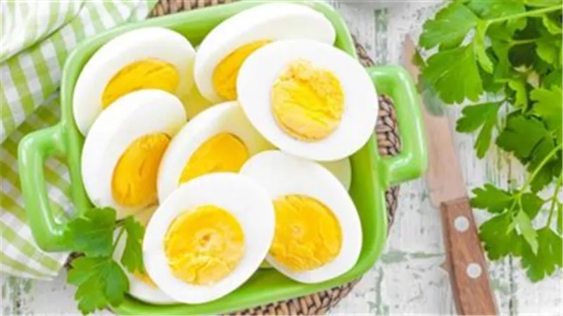 أضرار كثرة تناول البيض المسلوق يوميا .. مريض السكر 