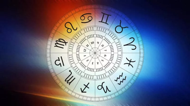 تحذيرات وتحديات تحتاج للحكمة.. حظك اليوم الخميس لمواليد الأبراج المائية