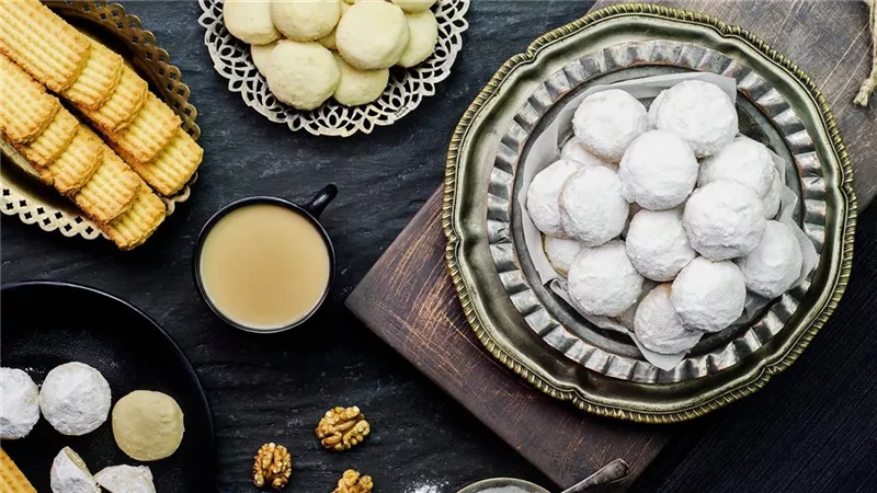 تجنب هذه الأخطاء عند تناول الحليب مع حلويات العيد!