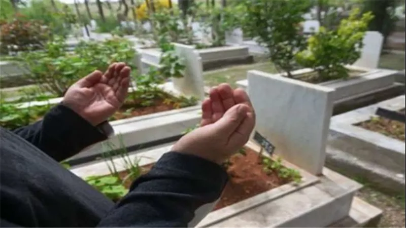 تعرف على حكم زيارة المقابر في أول أيام العيد.. رأي شرعي مستند إلى الأدلة