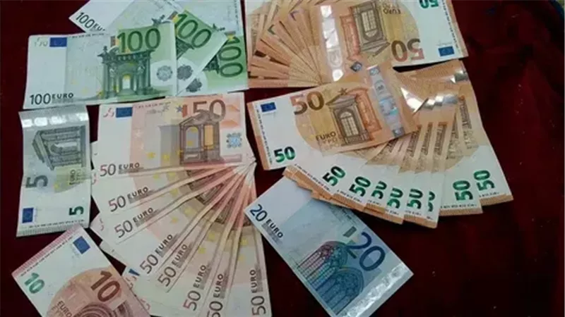 سعر اليورو اليوم الثلاثاء 1 أبريل 2025.. تزامنًا مع ثاني أيام العيد