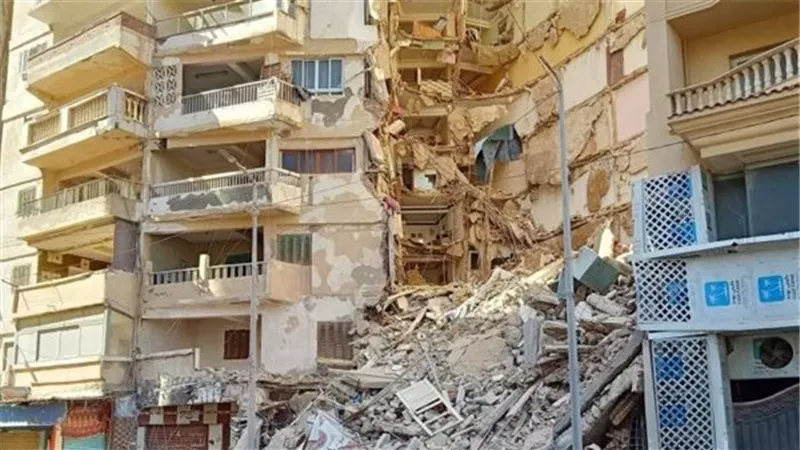 تفاصيل جديدة في حادث انهـ.يار عقار سكني بالإسكندرية.. يودي بحياة 4 أشخاص