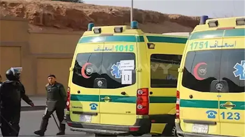 حادث تصادم عنيف لسيارتين ملاكي على طريق محافظة قنا الصحراوي اليوم 