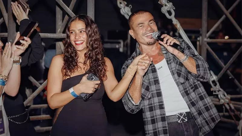 نيولوك عمرو دياب في حفله الأخير يشعل مواقع التواصل ويتصدر التريند