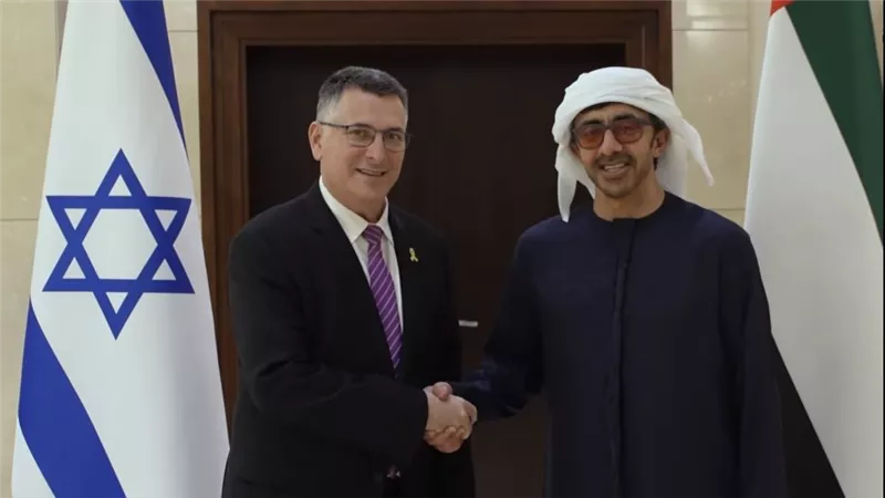 عبدالله بن زايد: أولويتنا تدفق المساعدات لغزة ومنع إتساع رقعة الصراع