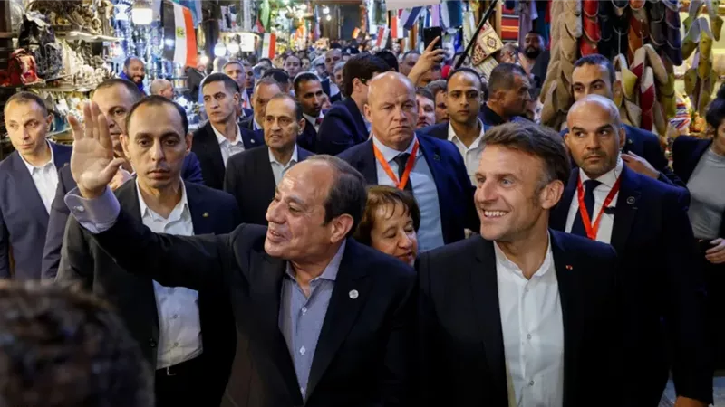 قمة ثلاثية وتوقيع اتفاقيات هامة.. تفاصيل زيارة الرئيس الفرنسي ماكرون لـ مصر