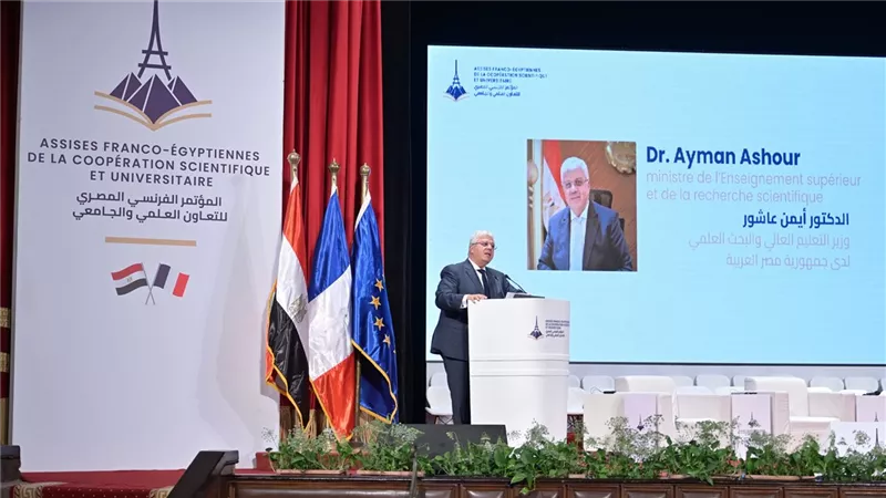 وزيرا التعليم العالي المصري والفرنسي يشهدان توقيع 42 بروتوكول تعاون بين الجامعات المصرية والفرنسية