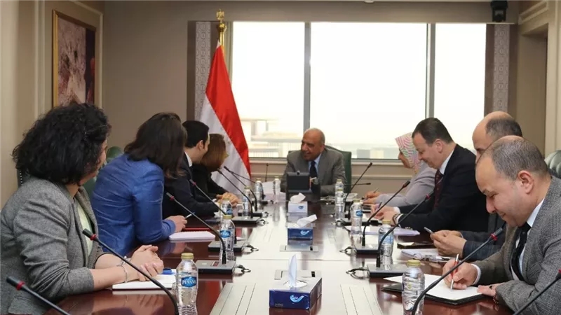 مباحثات مكثفة بين وزير الكهرباء مجموعة اقتصادية فرنسية للتعاون بمجالات الطاقات المتجددة 