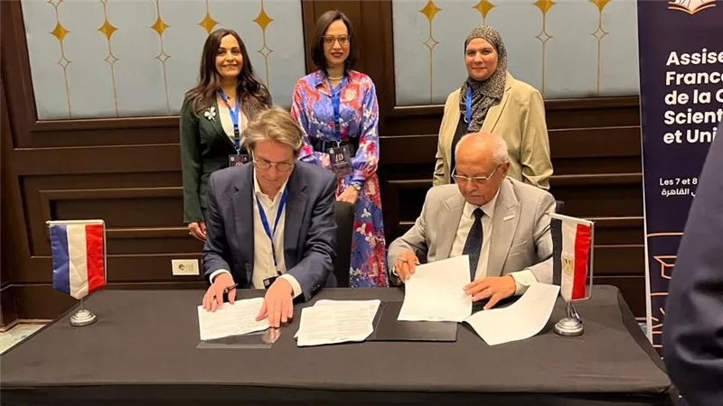 جامعة مصر للمعلوماتية توقع اتفاقيتي تعاون مع جامعتي 