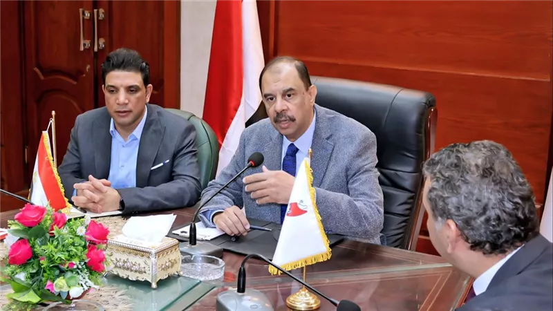 محافظ سوهاج يعقد اجتماعا لبحث سبل زيادة عوامل الجذب السياحي والتسويق الجيد