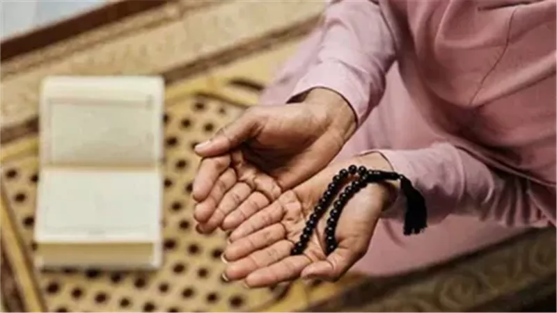 أذكار المساء: كلمات نبوية تجلب المغفرة والأجر العظيم