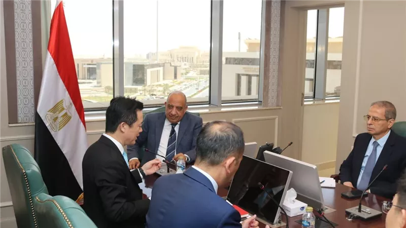 تفاصيل مباحثات وزير الكهرباء وهواوي الصينية بمجالات الطاقة المتجددة وأنظمة التخزين 