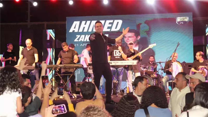 أحمد زكريا يشعل أجواء شم النسيم بحفل غنائي حماسي
