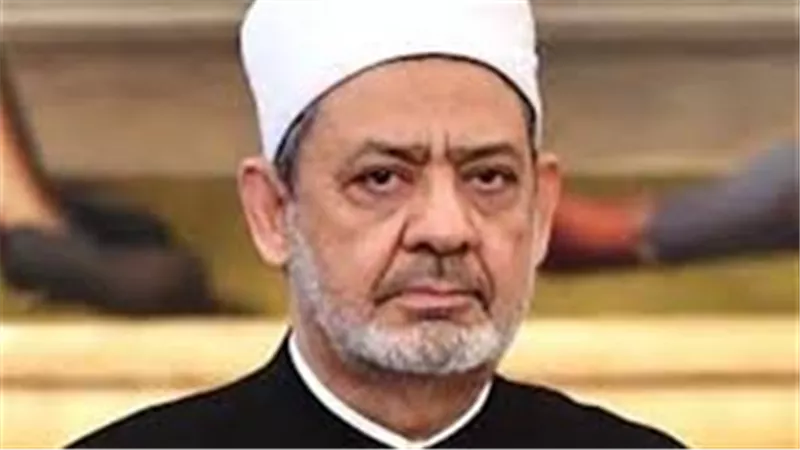 شيخ الأزهر يطمئن هاتفيًا على صحة الدكتور أحمد عمر هاشم بعد إصابته