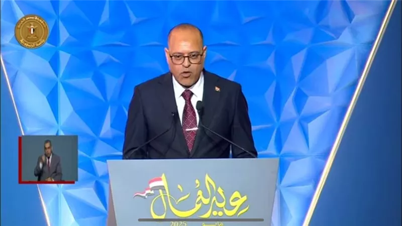 بالأرقام.. محمد جبران يستعرض كشف حساب وزارة العمل أمام الرئيس