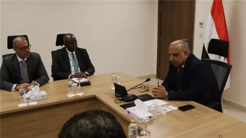 مباحثات بين وزير الكهرباء ووفد مؤسسة التمويل الدولية iFC لتعزيز التعاون المشترك