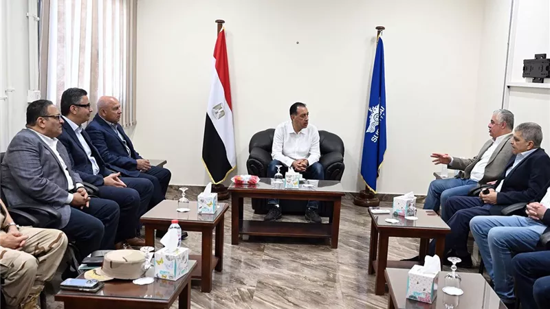 تحويلها لمركز عالمي للتجارة.. أبرز تصريحات رئيس الوزراء عن المنطقة الاقتصادية لقناة السويس