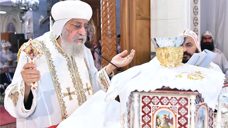 بالصور.. ماذا قال البابا تواضروس الثاني عن الأنبا باخوميوس في قداس الأربعين؟