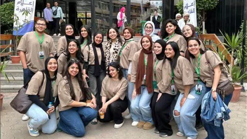 طلاب إعلام القاهرة يطلقون حملة “دولابكو” للتوعية بمخاطر الموضة السريعة في مصر