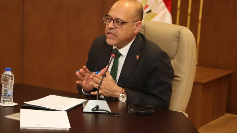 وزارة العمل تعلن تفاصيل وظائف الإمارات للمصريين برواتب تصل إلى 12000 درهم 