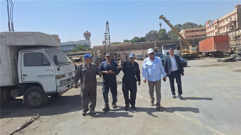 تفاصيل زيارة وزير الكهرباء لورش صيانة المعدات ومخازن التشوين بالشركة القابضة
