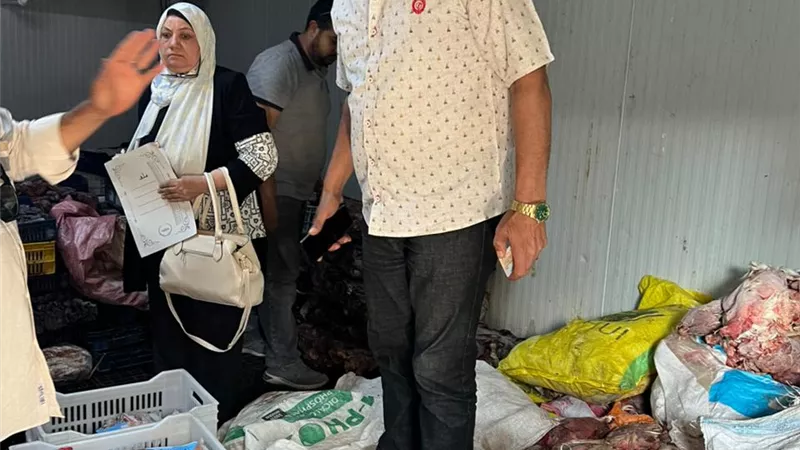 صور صادمة.. الجيزة تضبط أطنانًا من اللحوم الفاسدة والدواجن غير الصالحة 