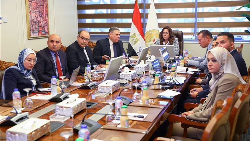 وزيرة التنمية المحلية تطالب بمحاسبة أي موظف يتسبب في تعطيل ملفات المواطنين