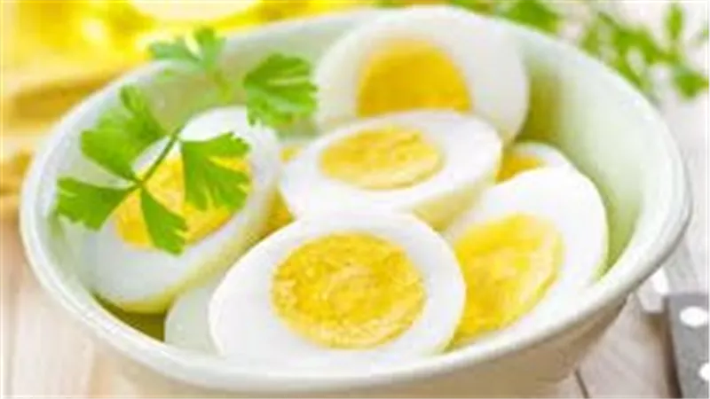 البيض المسلوق ودوره في تعزيز الذاكرة وصحة العينين والدماغ