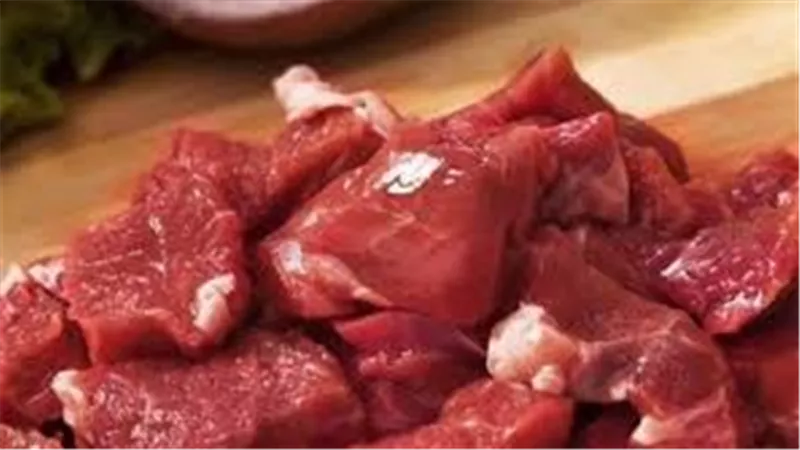 تناول اللحوم بحذر.. كيف يؤثر الإفراط على القلب والهضم والكلى؟