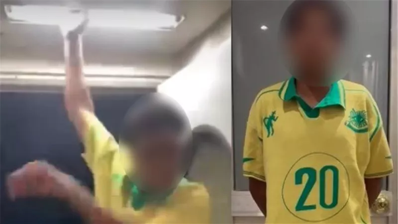لمبة في القطار تُشعل غضب السوشيال ميديا.. والمتهم: كنت بهزر