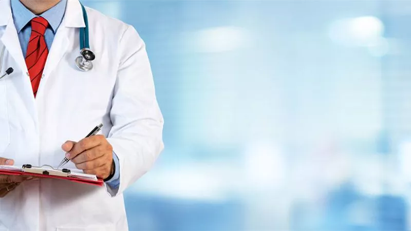 فرص عمل للأطباء في السعودية برواتب مجزية.. اعرف الشروط وطريقة التقديم