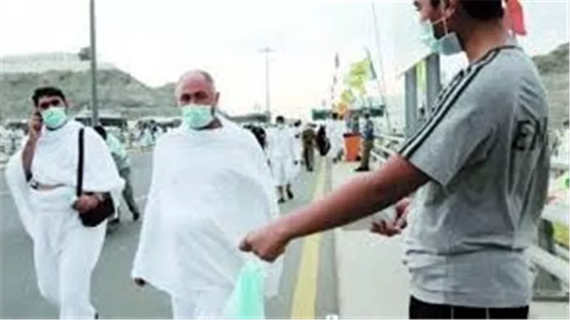 الإفتاء توضح حكم لبس الكمامة والقناع الطبي للمحرِم أثناء الحج والعمرة