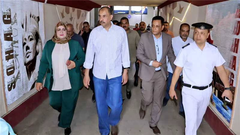محافظ سوهاج يتفقد أعمال تنفيذ الهوية البصرية وتطوير عدد من المحاور بالمدينة