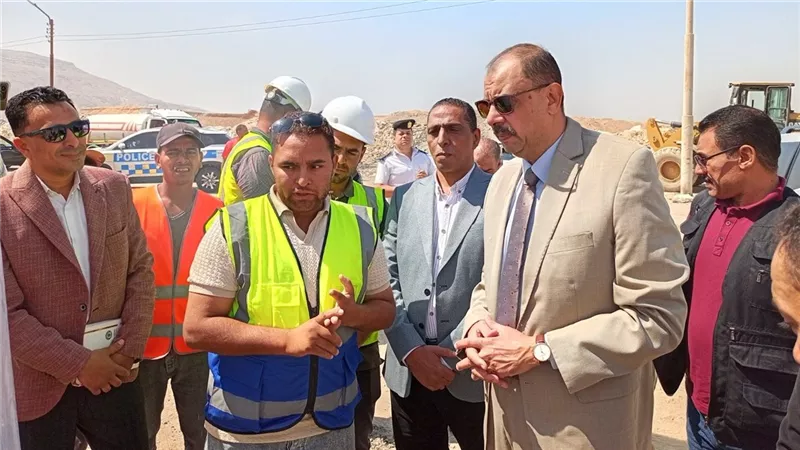 محافظ سوهاج يتفقد بدء العمل في إنشاء مجمع الصناعات الغذائية لتجفيف البصل والثوم بحي الكوثر